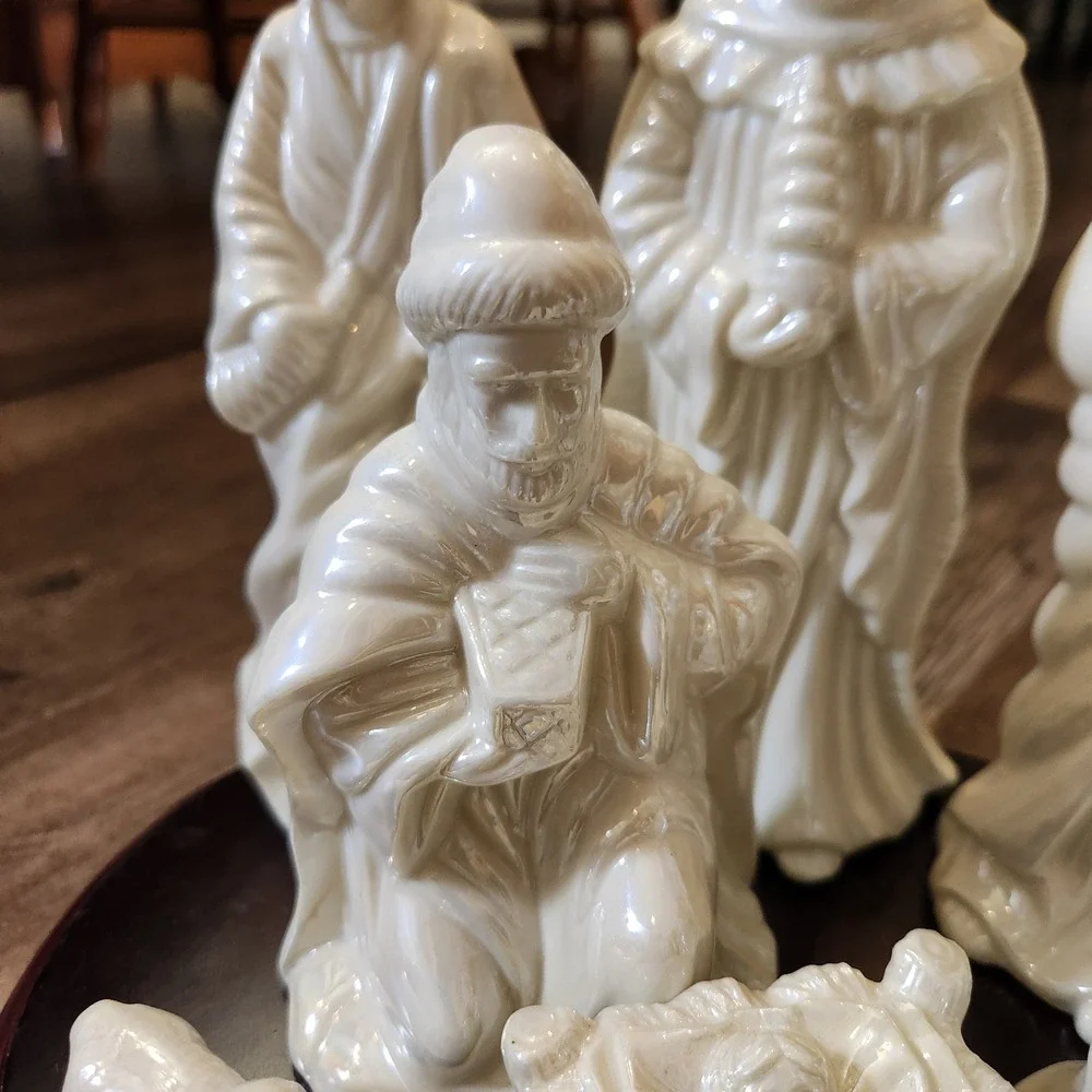 Holiday Traditions 8pc Porcelain Nativity Set‎ Iridescent Pearl Finish Wood Base